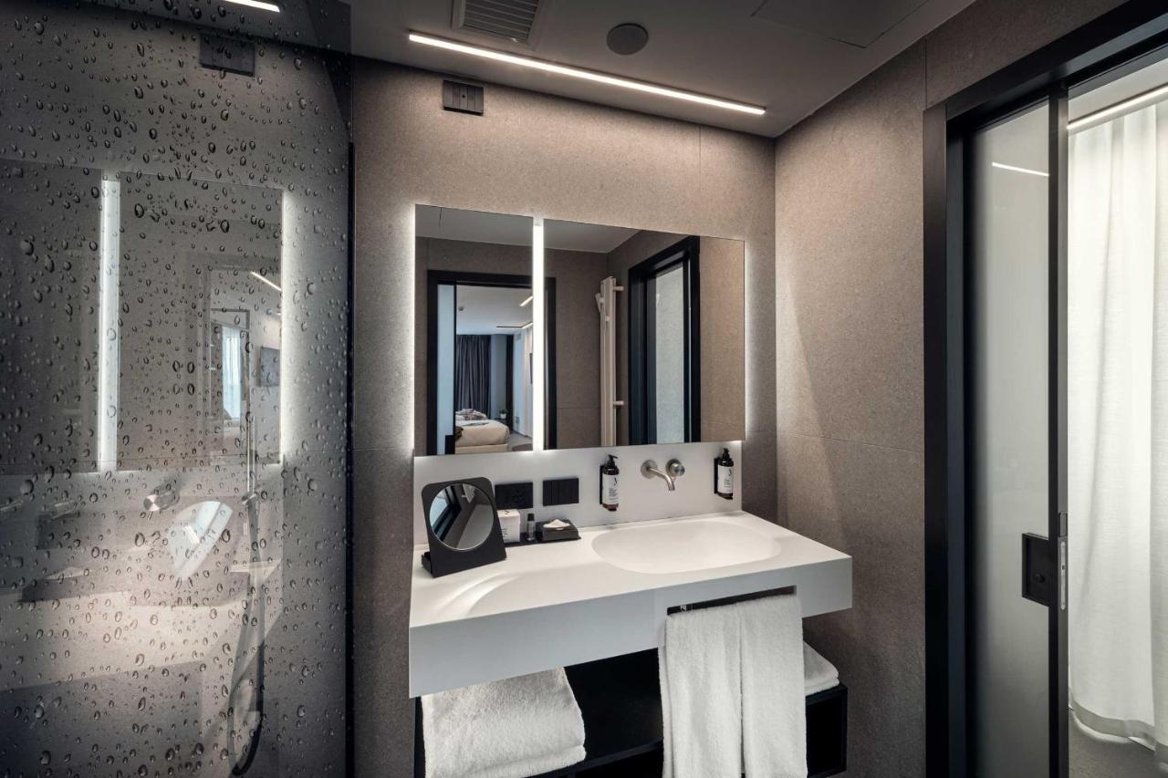 Camera Tripla