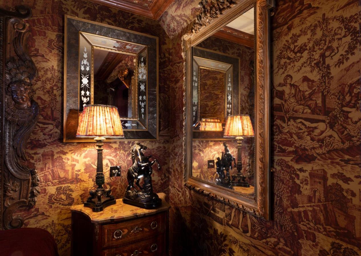 Camera Luxury