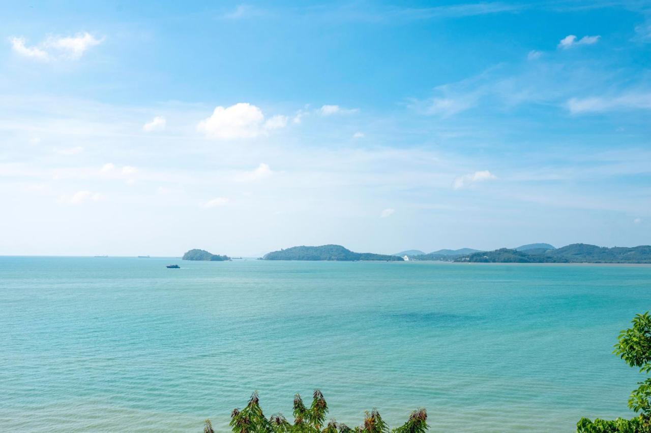 Oceanfront View 1 Bedroom Villa 1 King