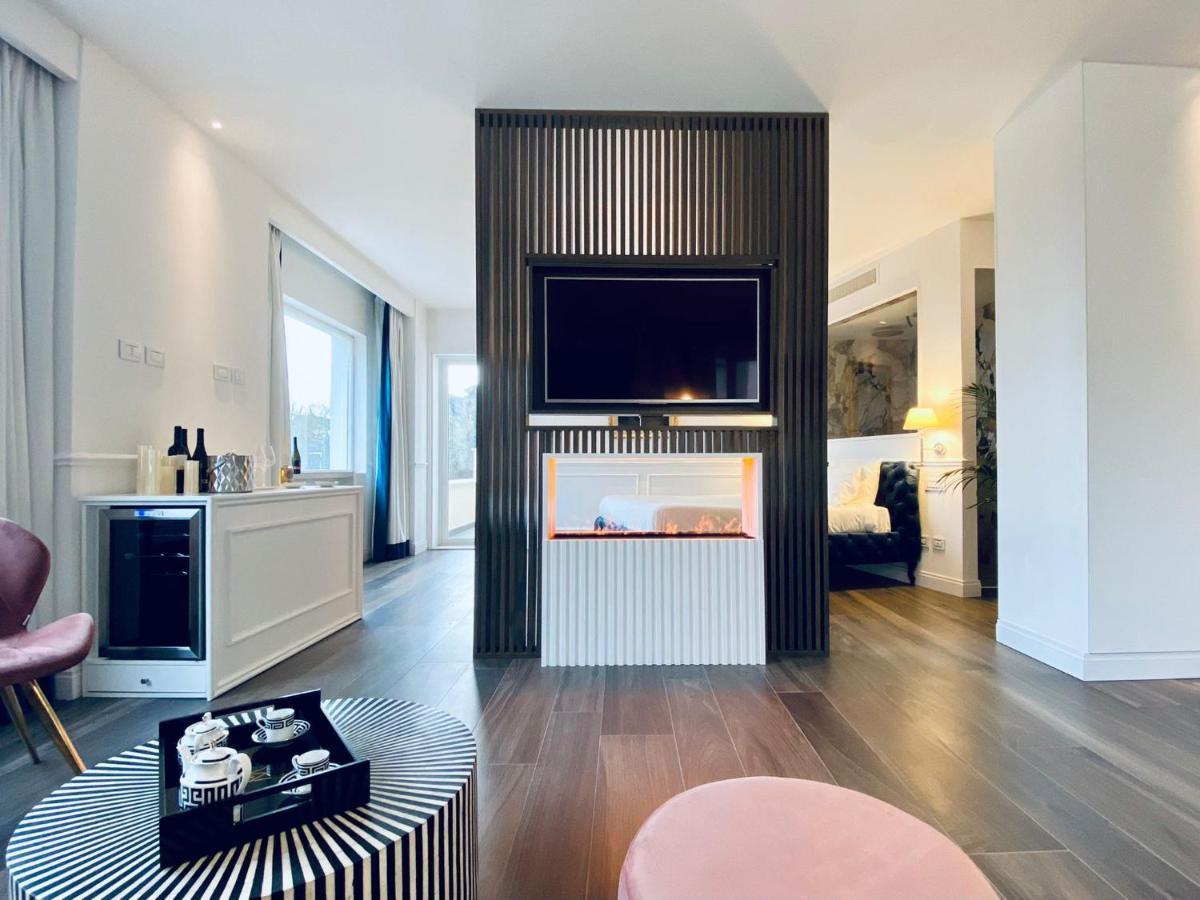 Suite with Balcony,1180499161:JPEG