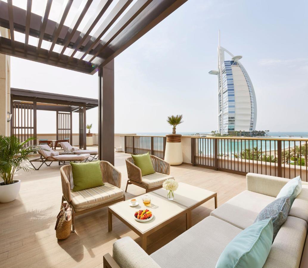 Suite con Vista Burj, Trasferimenti Aeroportuali, Vantaggi Suite e Accesso al Beach Club