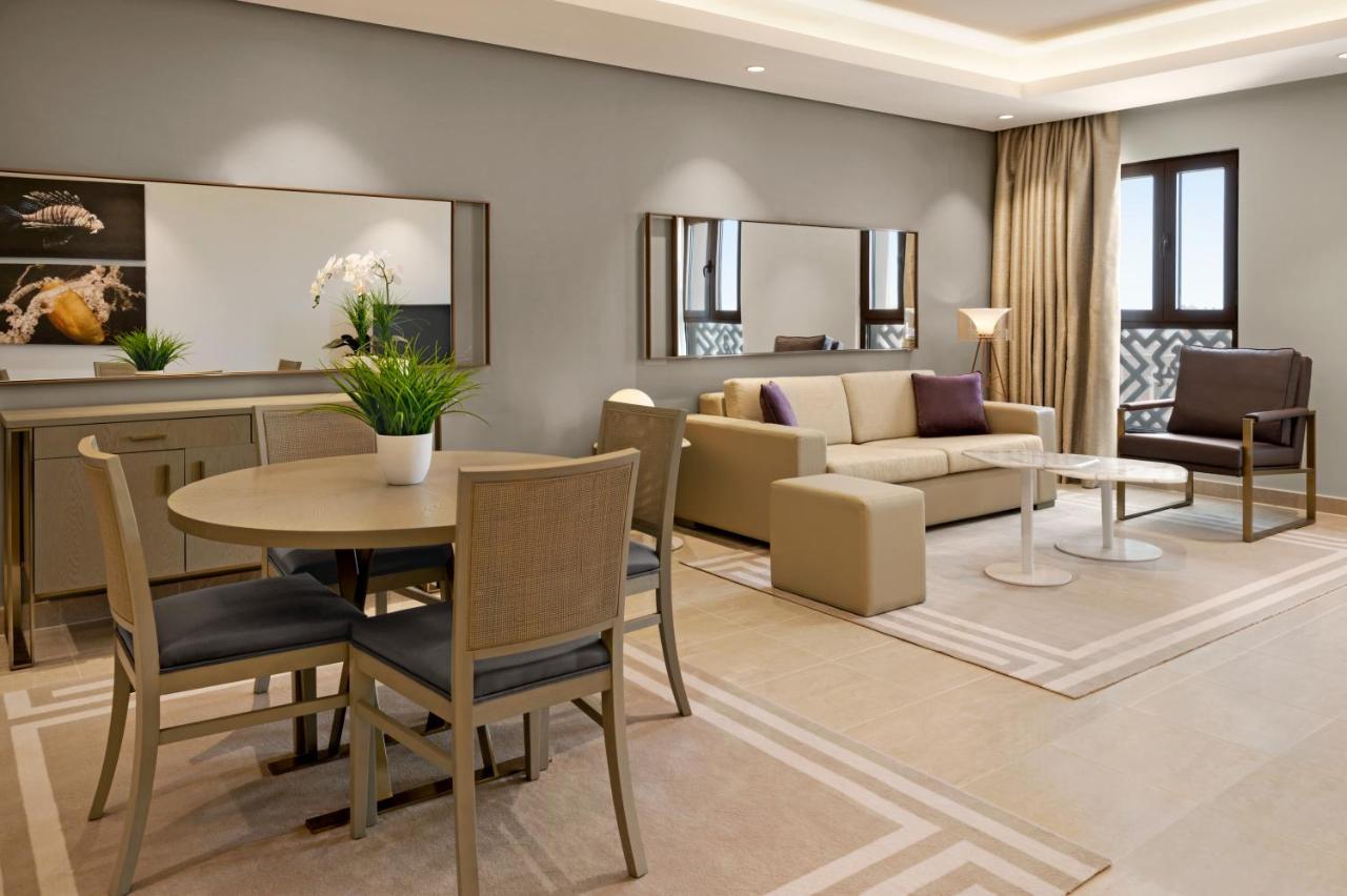 Appartamento Familiare con 3 Camere da Letto, Vista Skyline e Accesso Spiaggia Privata