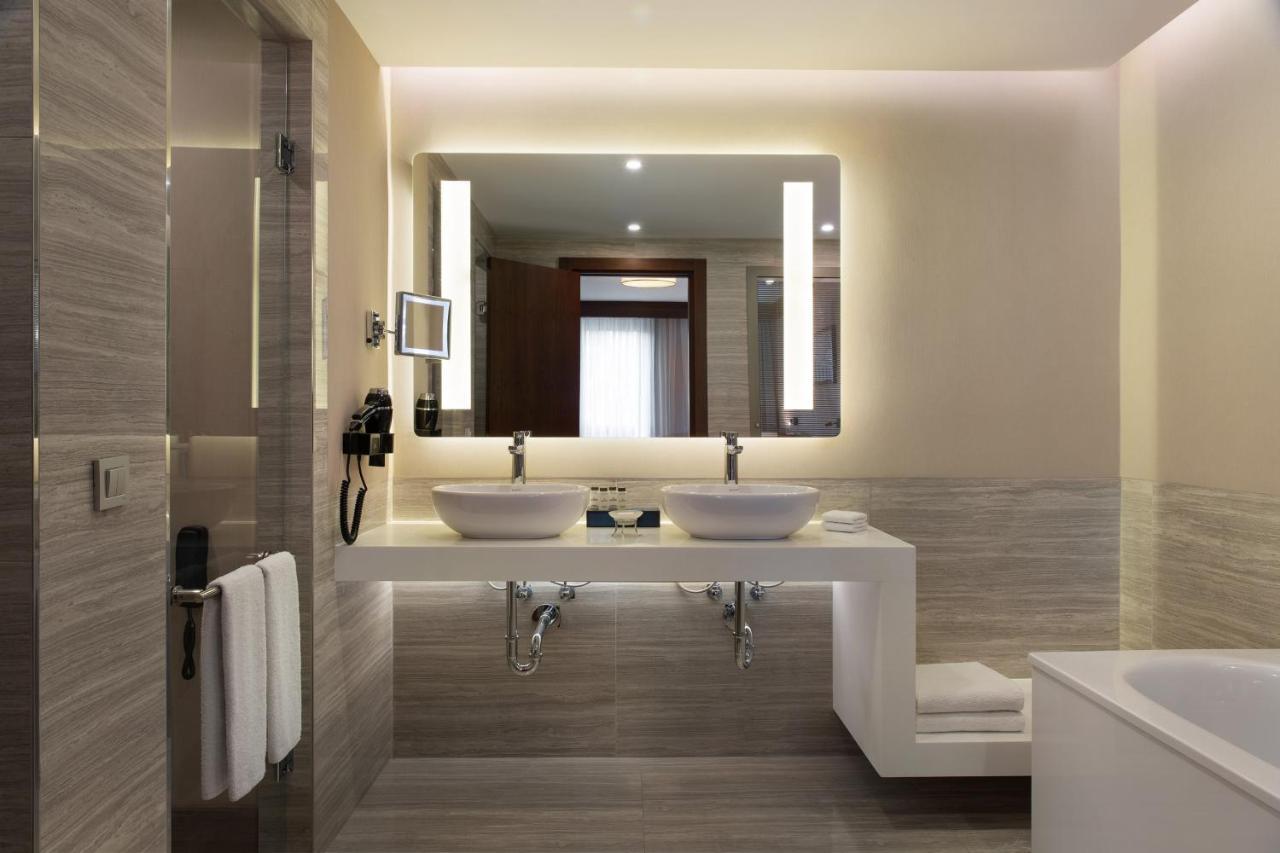 Junior Suite with Lounge Access,1418885085:JPEG