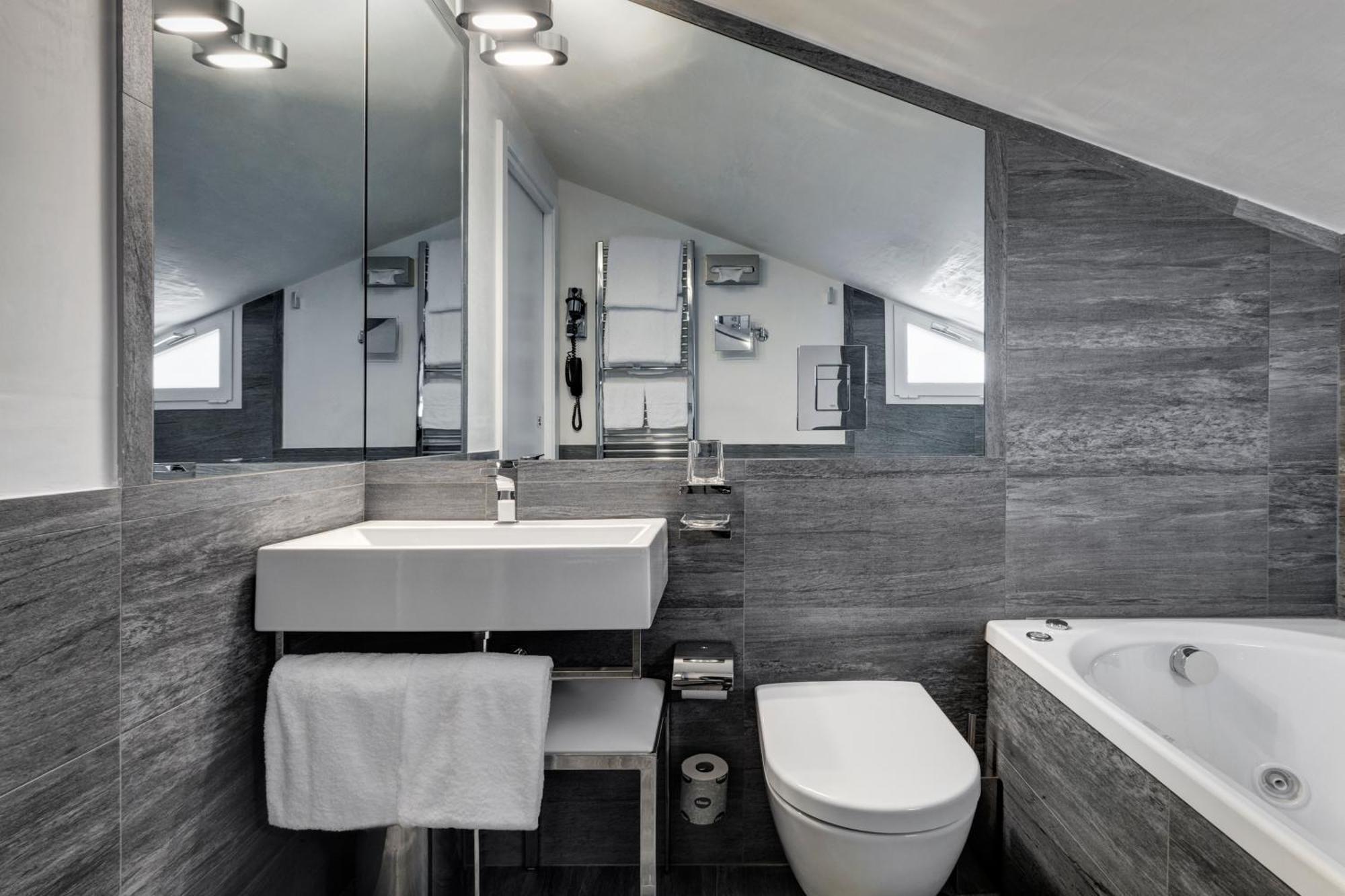 Suite with Spa Access - Attic,1554495130:JPEG