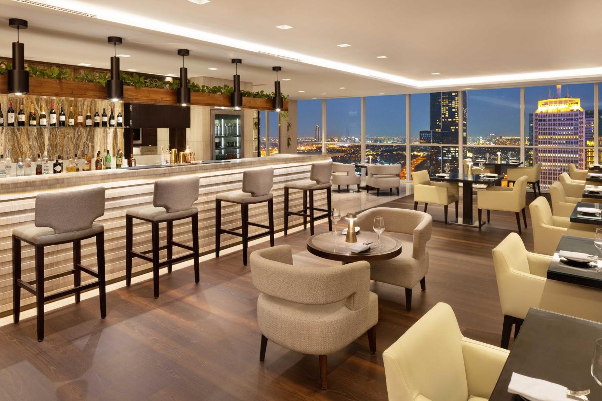 Suite Executive con 1 Letto King-Size, Vista Skyline e Accesso al Club Lounge