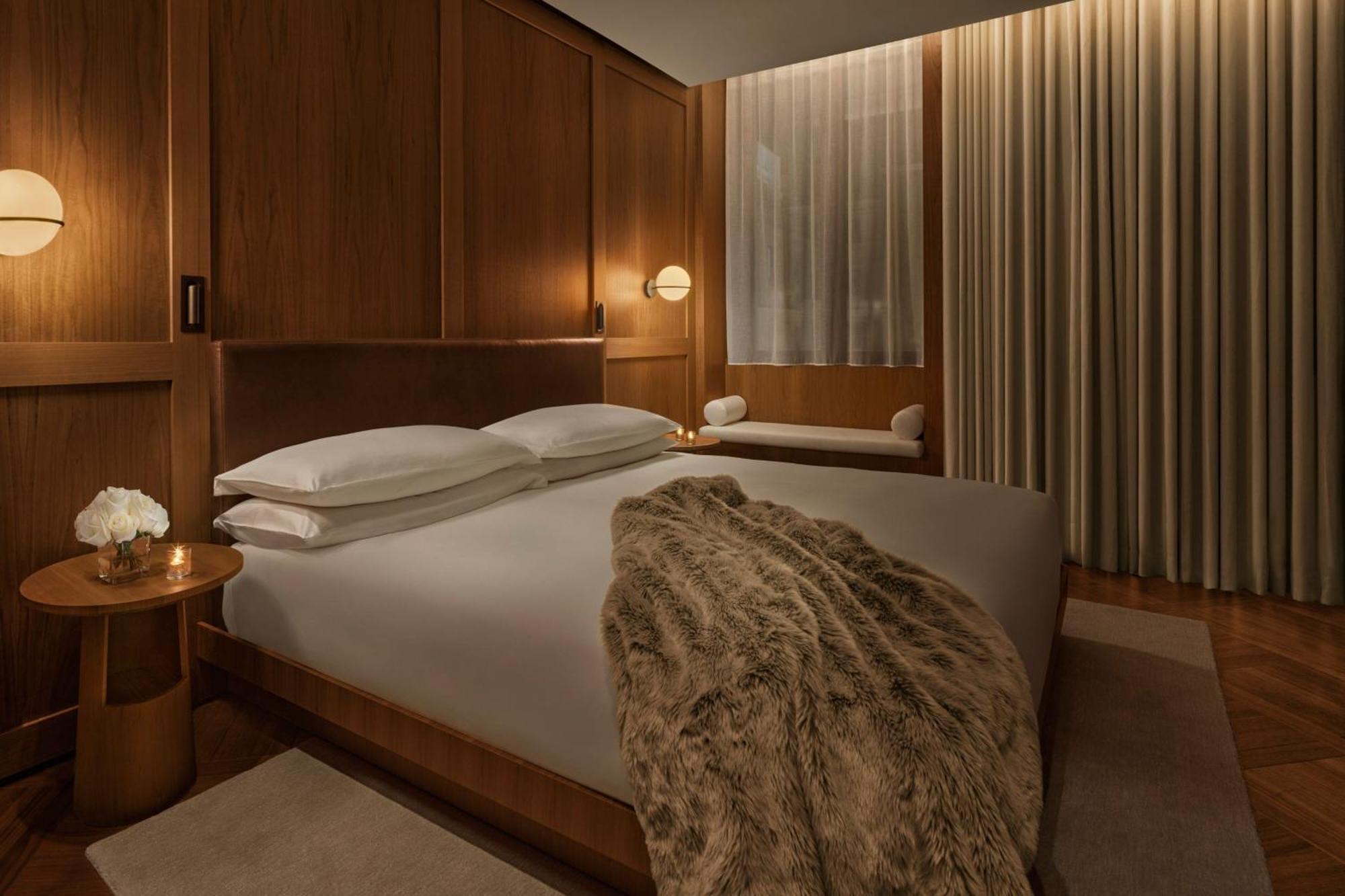 One-Bedroom King Suite with Courtyard View,1553142289:JPEG