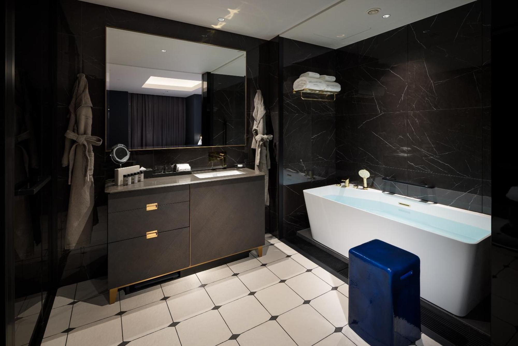 Two Bedrooms Deluxe Suite,1547060677:JPEG