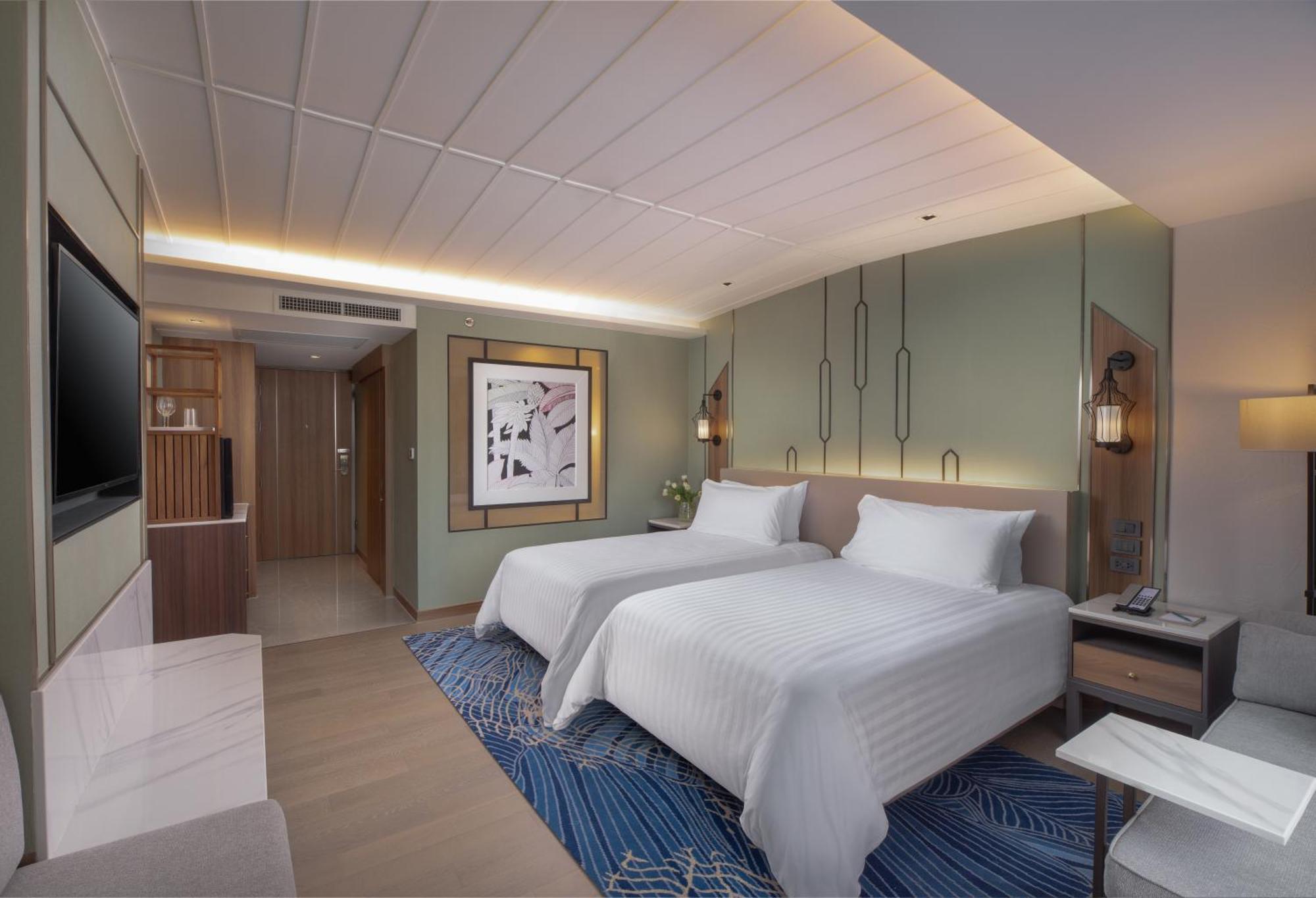 Premier Connecting Room Pool view
