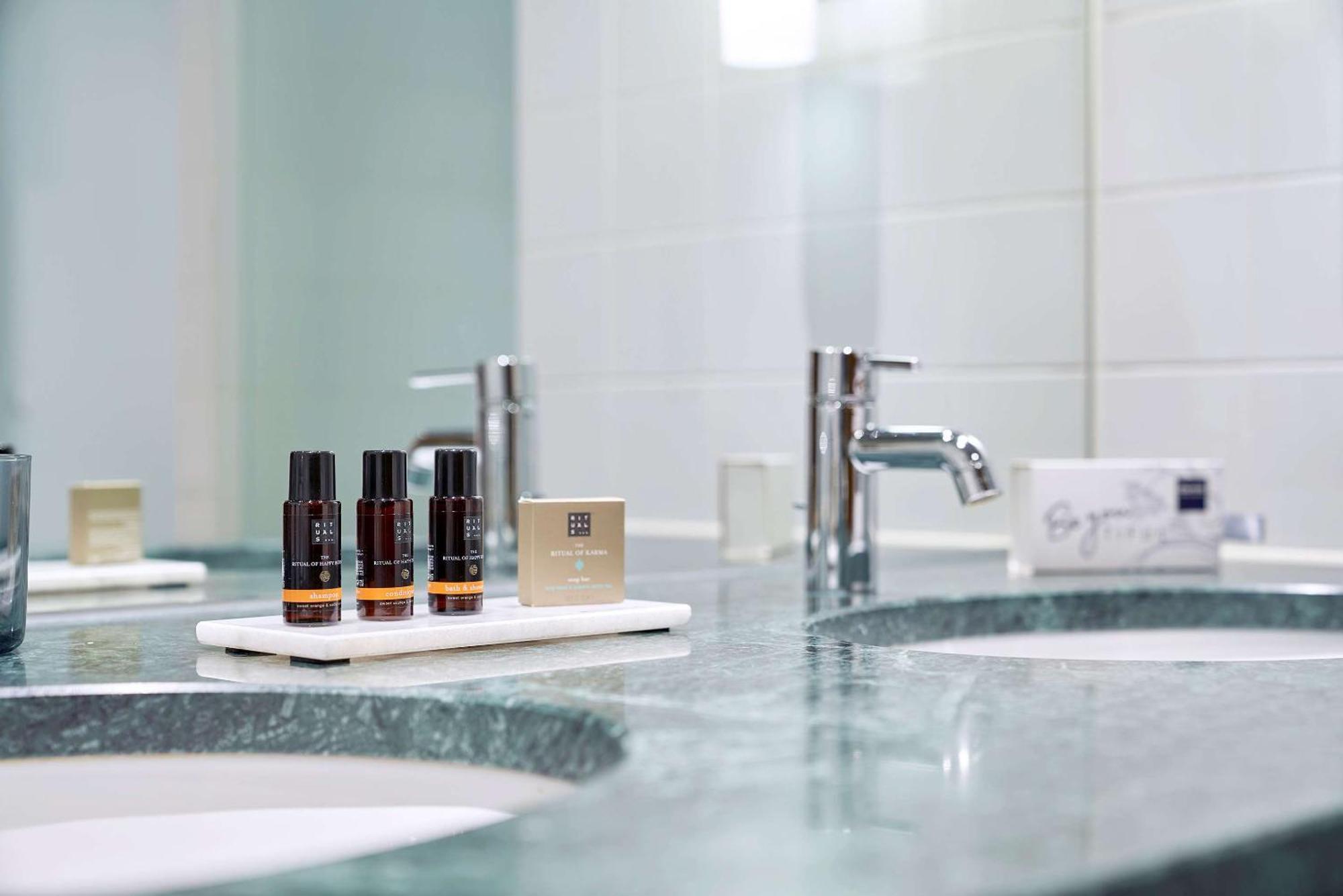 Comfort Room with Kingsize Bed,1544957539:JPEG