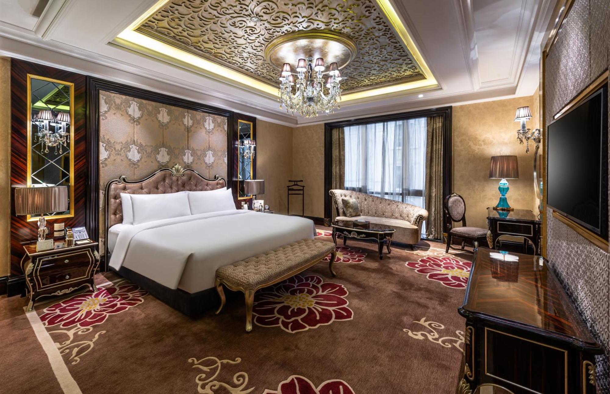 Executive Suite,1556470417:JPEG