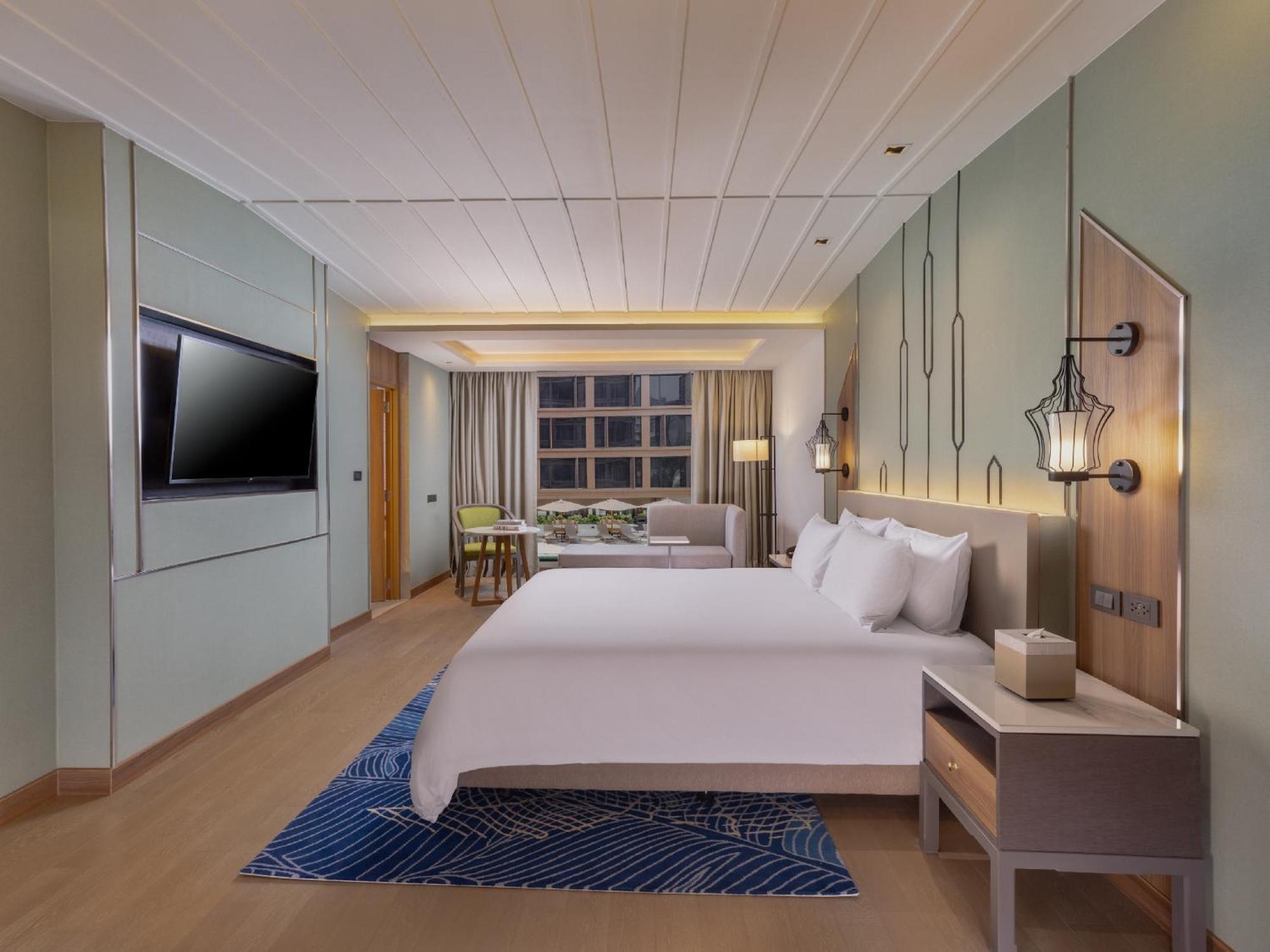Premier Connecting Room Pool view