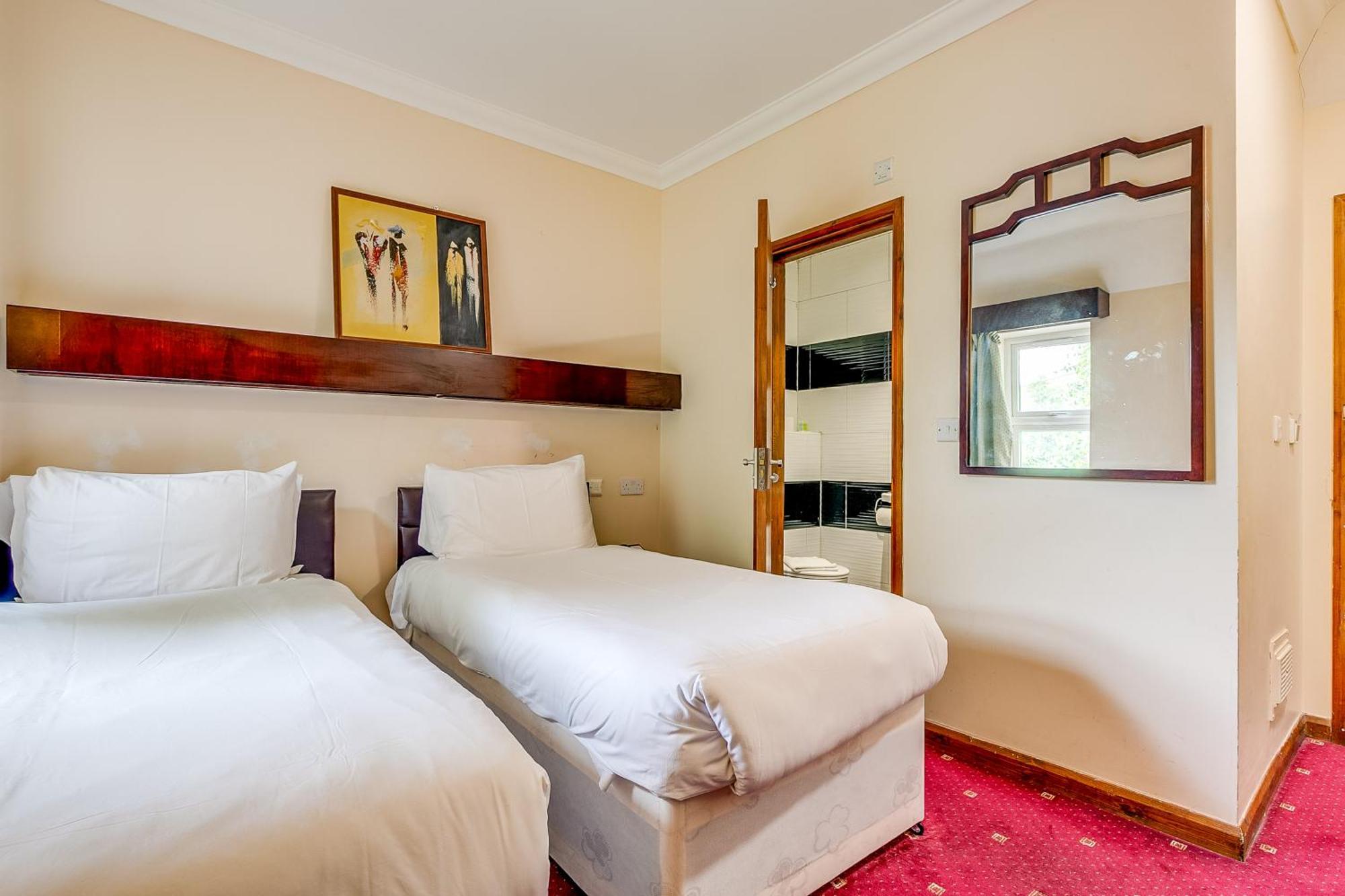 Twin Room,1572650075:JPEG