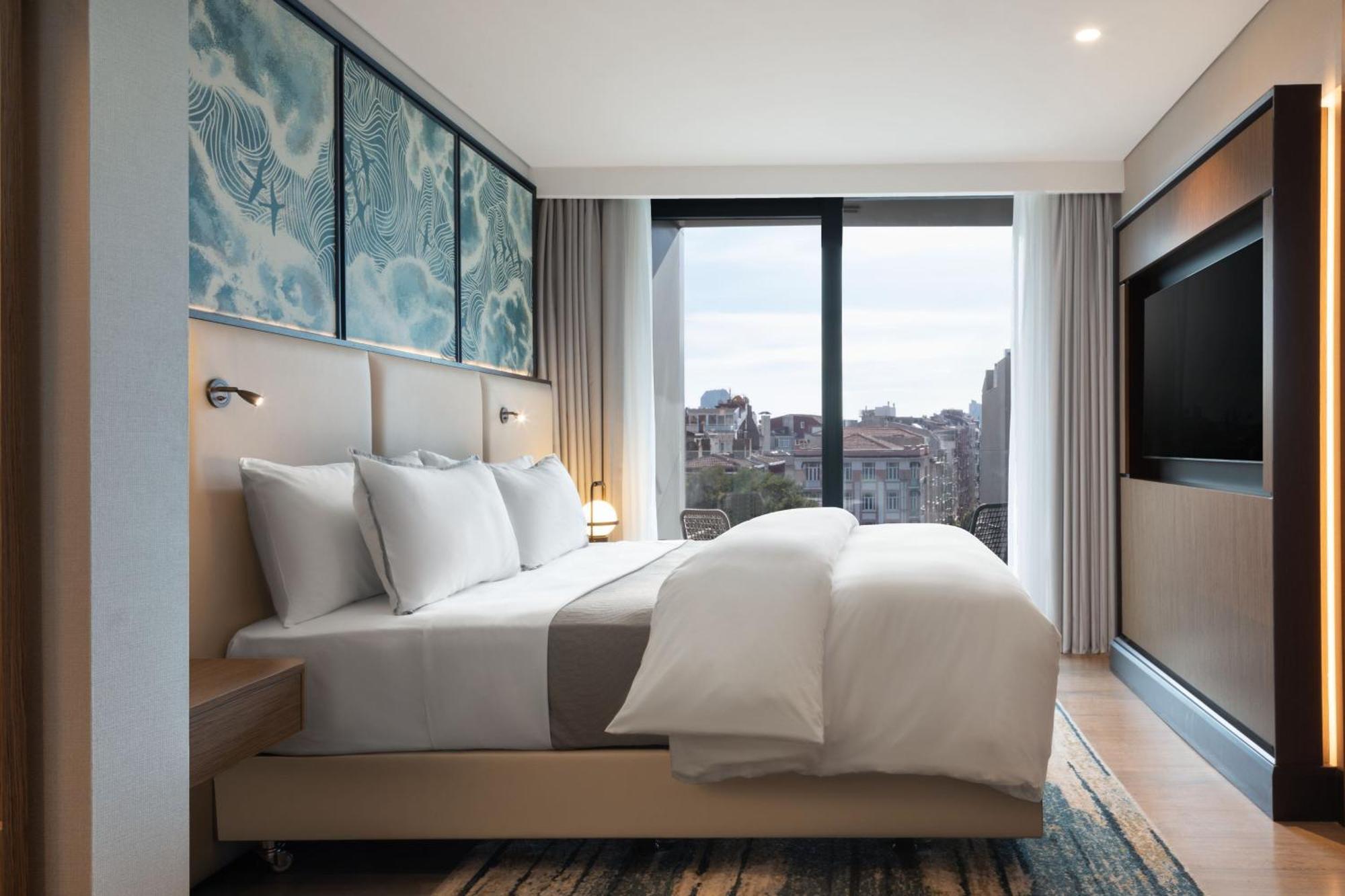 Premium King Suite with Sofa Bed, Balcony and City View