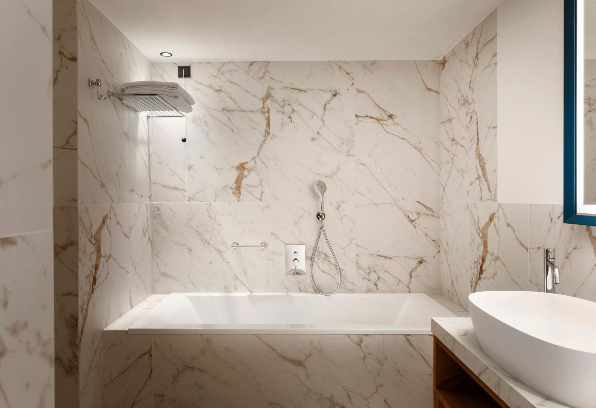 Suite with Mountain View,1606563609:JPEG