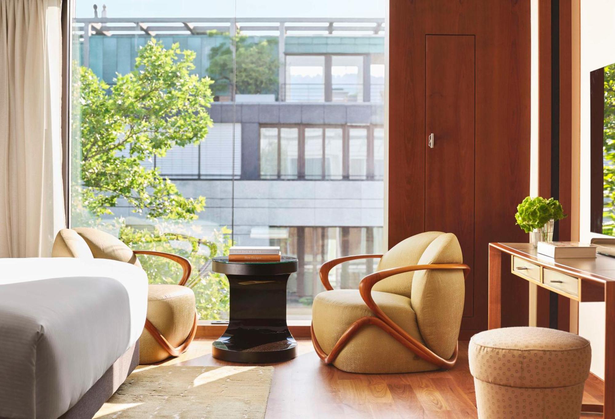 Suite,1611060195:JPEG