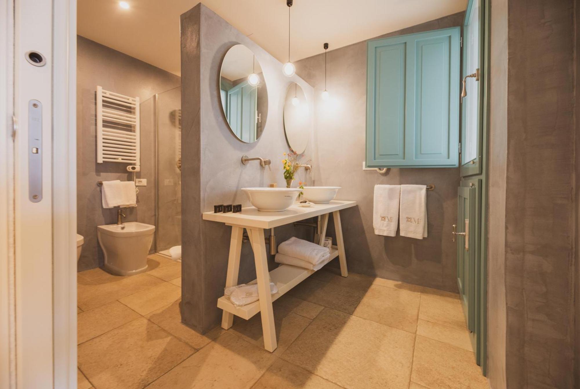 Deluxe Suite Spa Bath