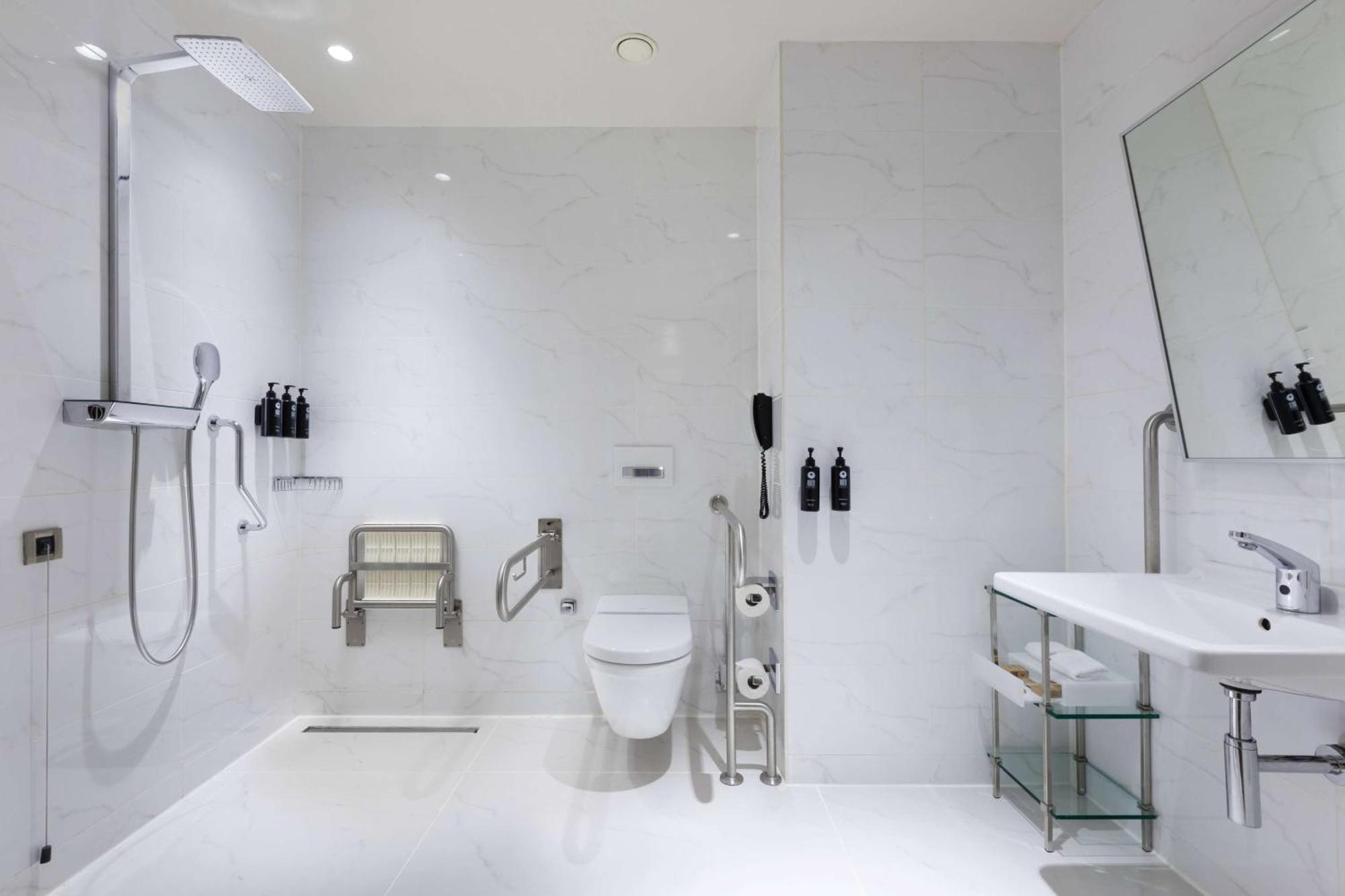 Deluxe Room King Bed with City view - Accessible Room,1641035136:JPEG