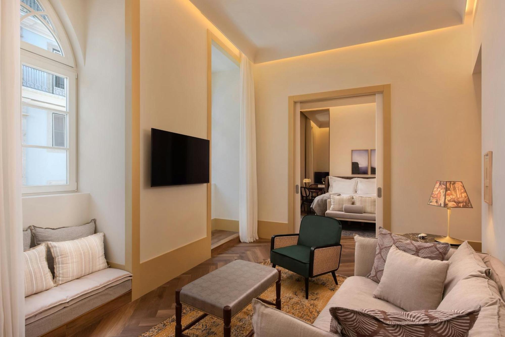 Suite con 1 Letto King-Size, Divano-Letto Balcone e Vista Città