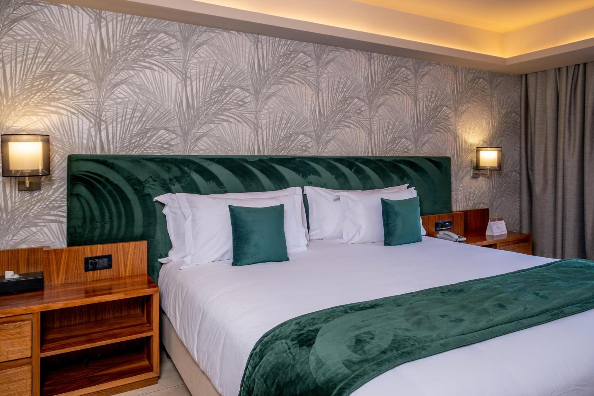 Deluxe Room Double Bed Pool View,956486974:JPEG