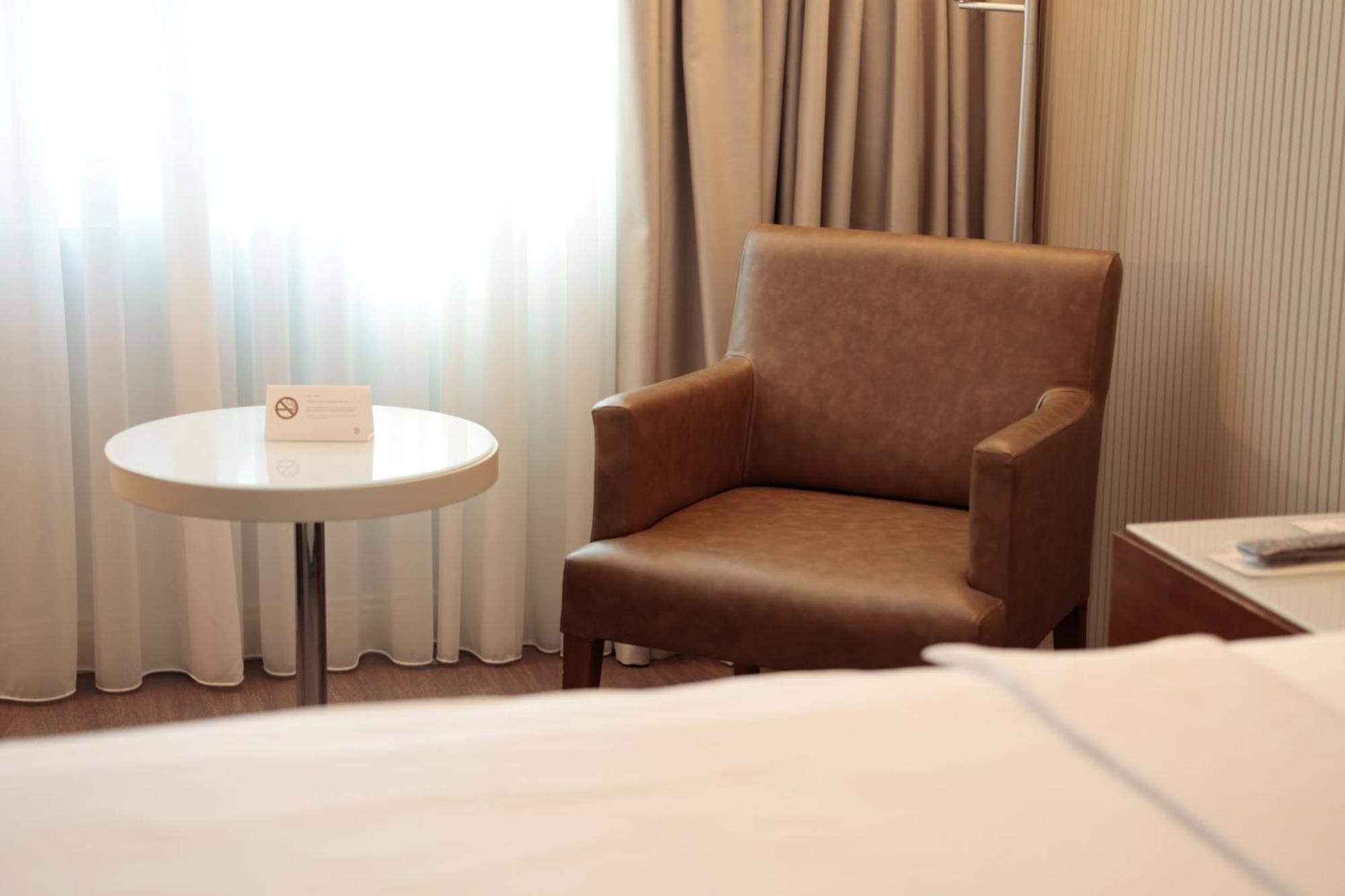 Deluxe King Room - Free Spa Access,1653531027:JPEG