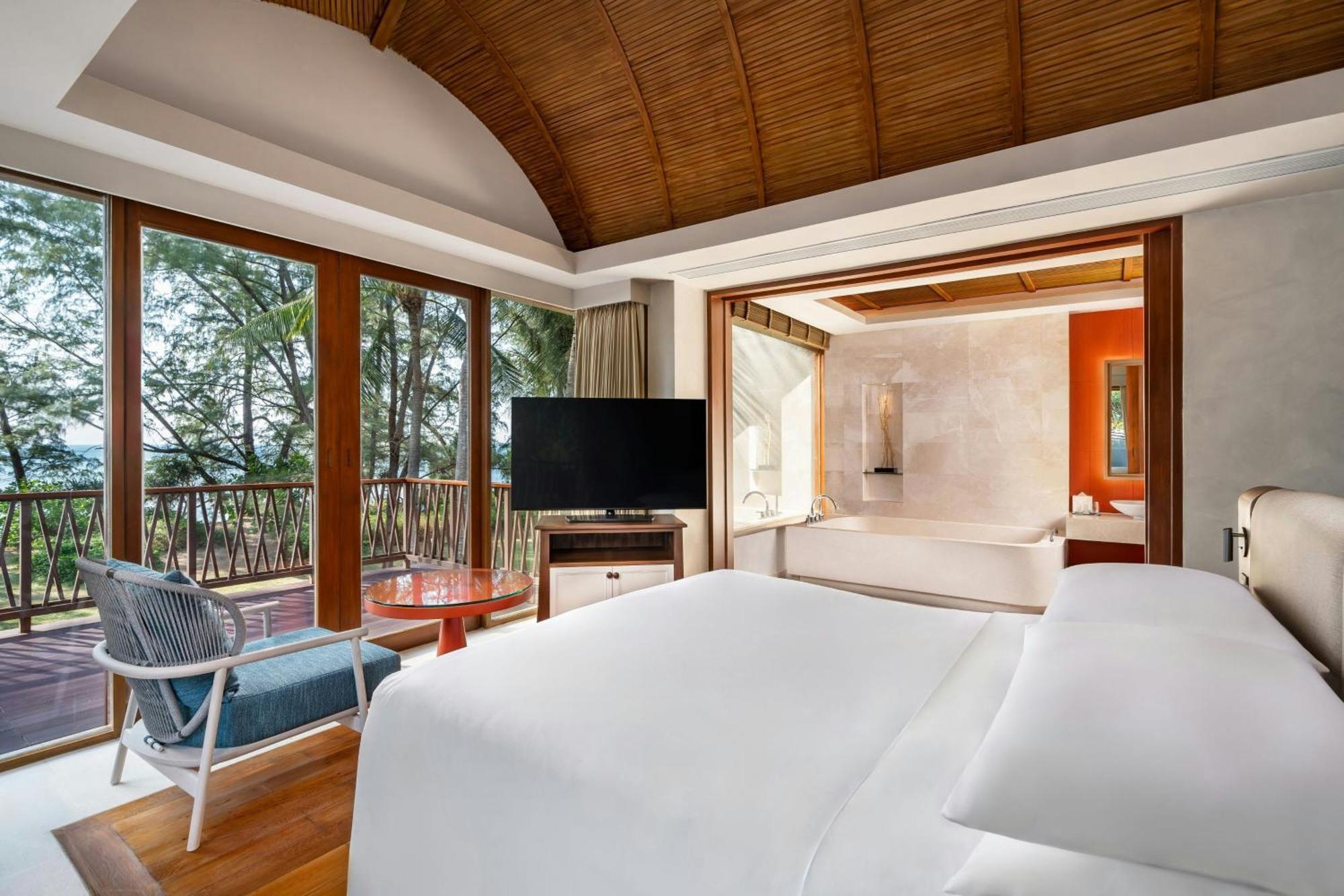 Oceanfront Three-Bedroom Villa Private Pool Newly Renovated