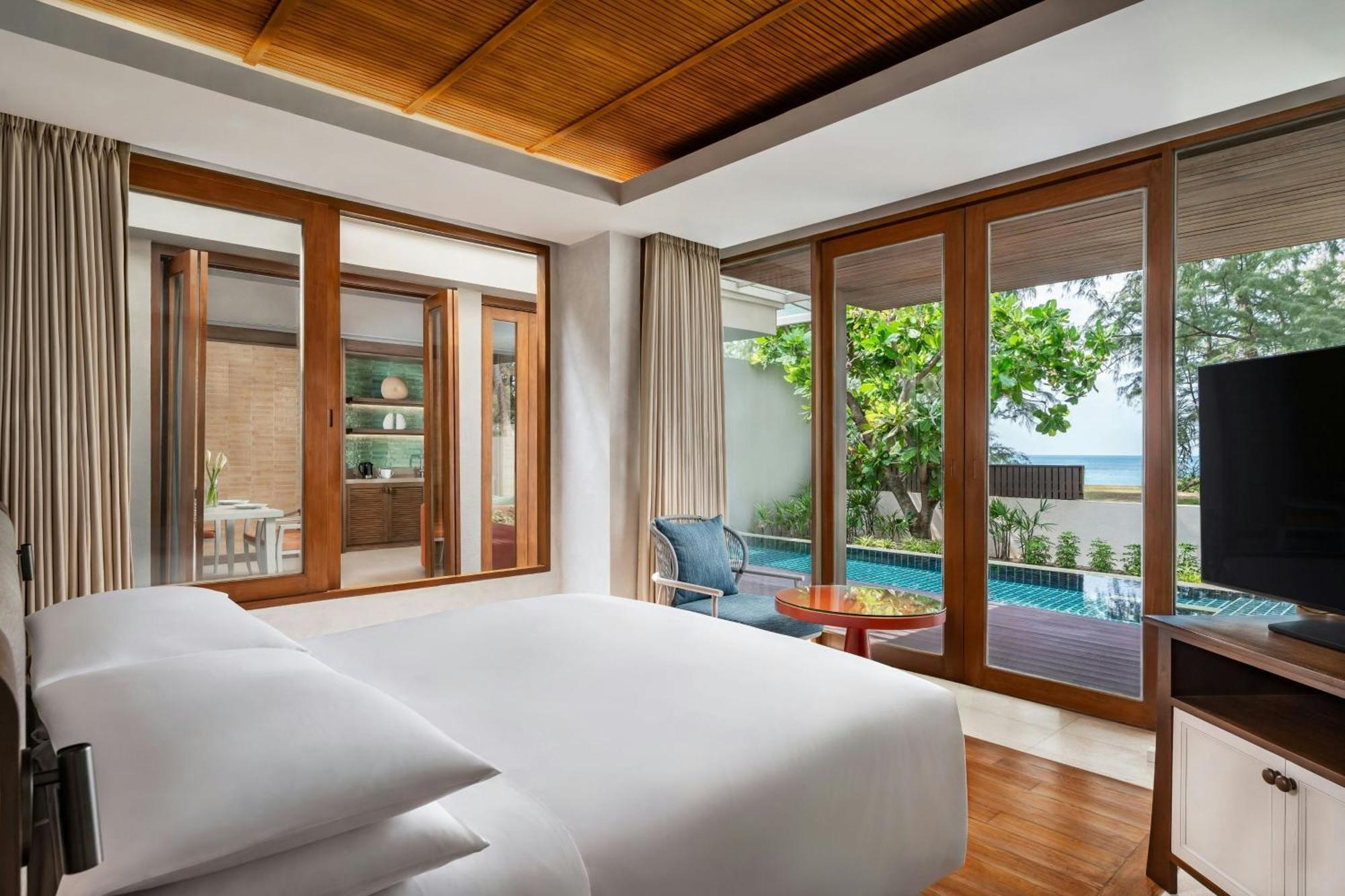 Oceanfront Three-Bedroom Villa Private Pool Newly Renovated