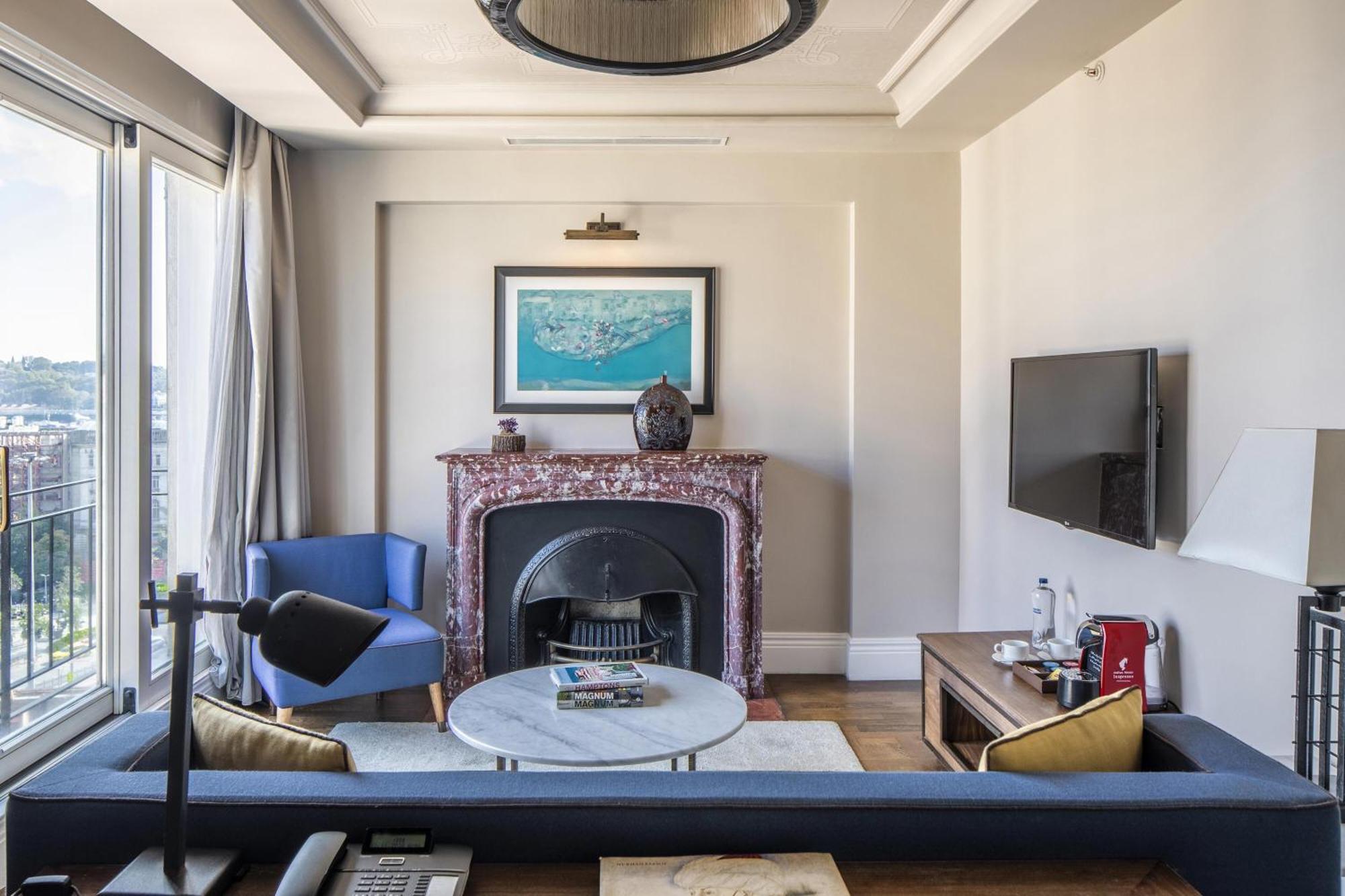 Executive Suite,1668080407:JPEG