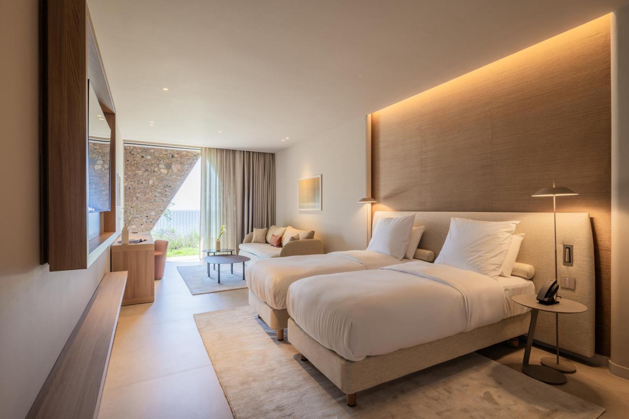 Deluxe Room with Two Twin Beds and One Sofa Bed,1690589537:JPEG