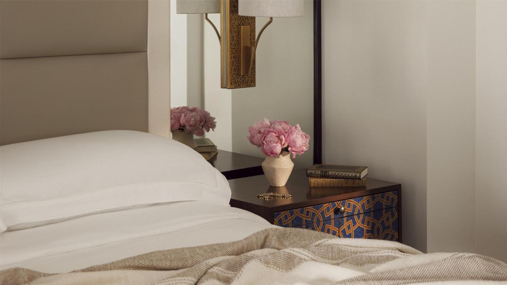 Junior Suite Residence (Solo per Adulti) - Residenti degli Emirati Arabi Uniti (Documento d’Identità degli Emirati Arabi Uniti Obbligatorio) - include credito giornaliero di 500 AED, Accesso DRIFT Beach Club, Host Dedicato e Tè Pomeridiano
