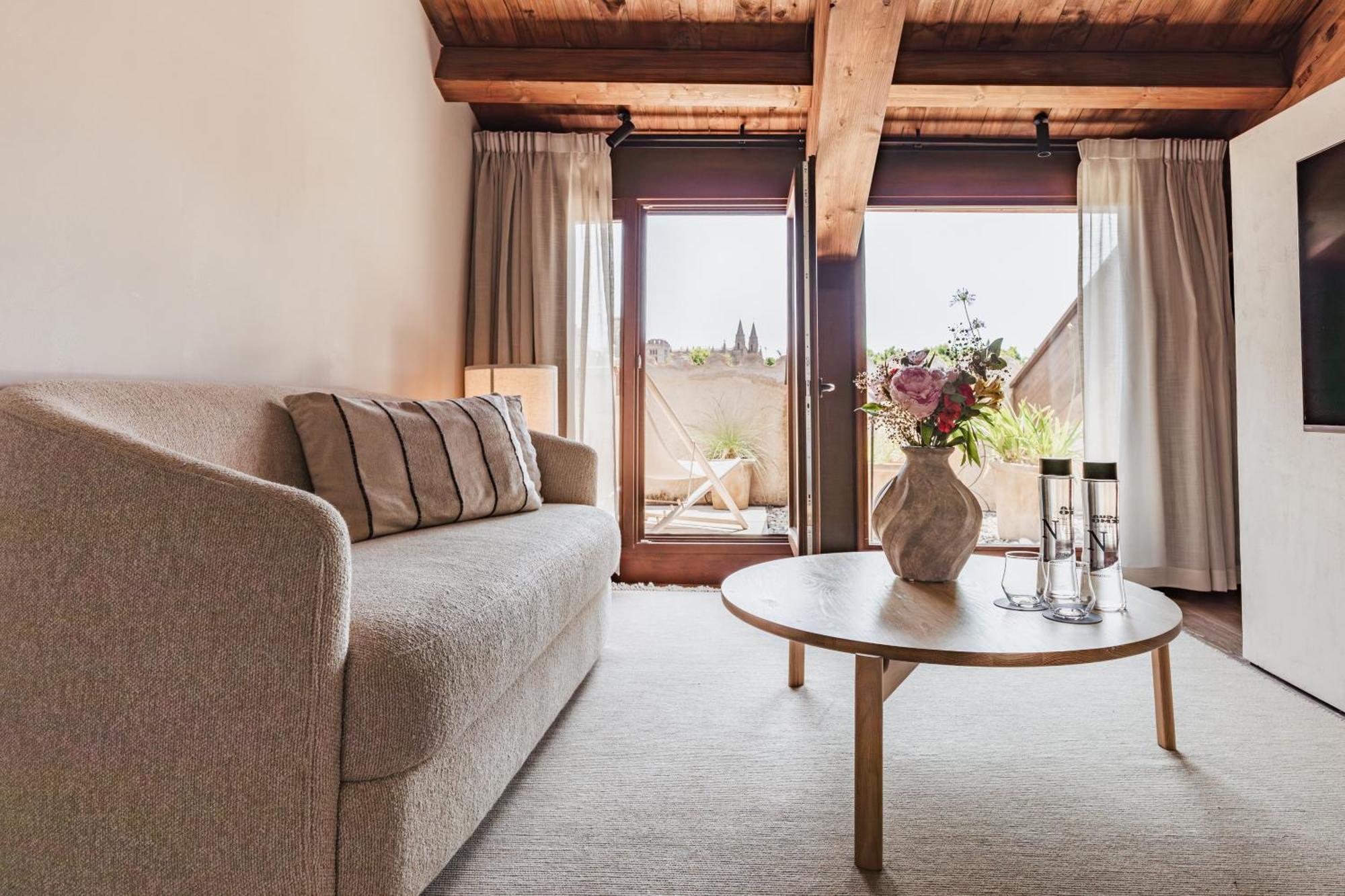 Suite with City View,1701721266:JPEG