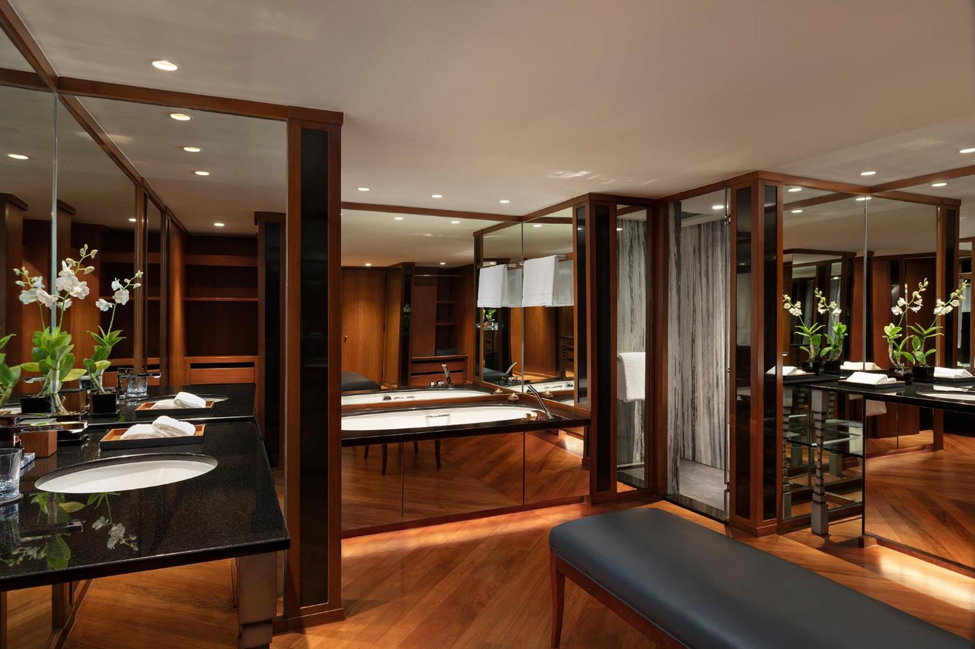 Deluxe Suite Club Benefit