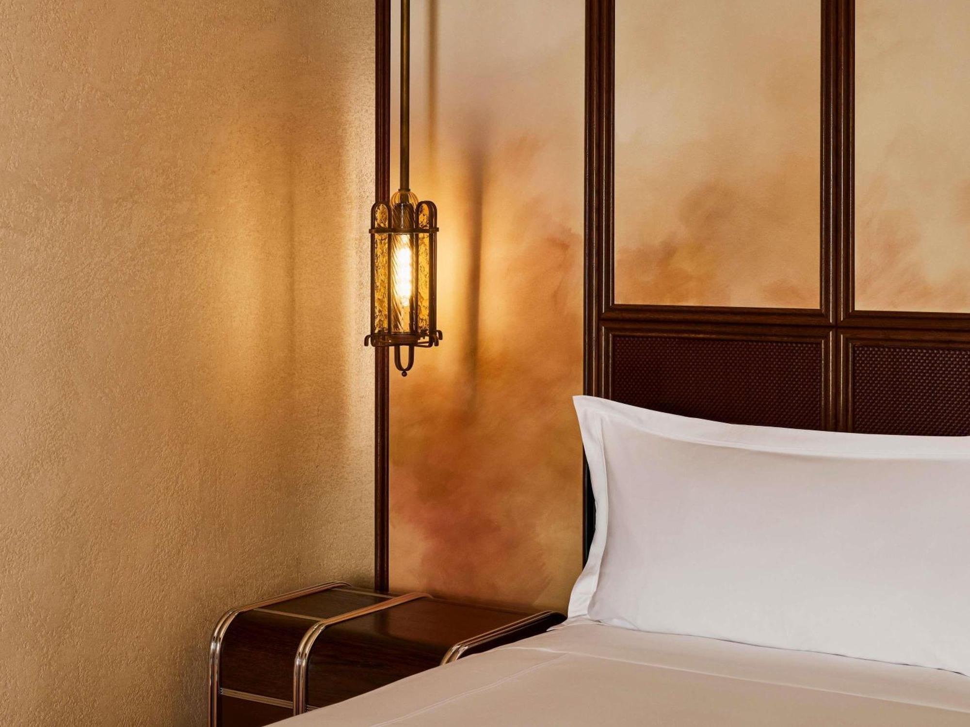 Deluxe Room,1706779709:JPEG