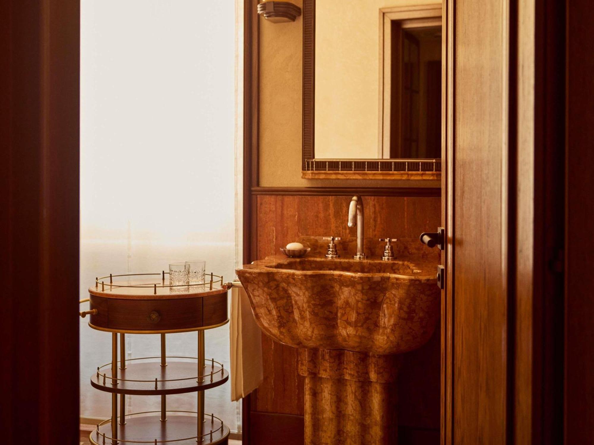 Classic Room,1706779754:JPEG