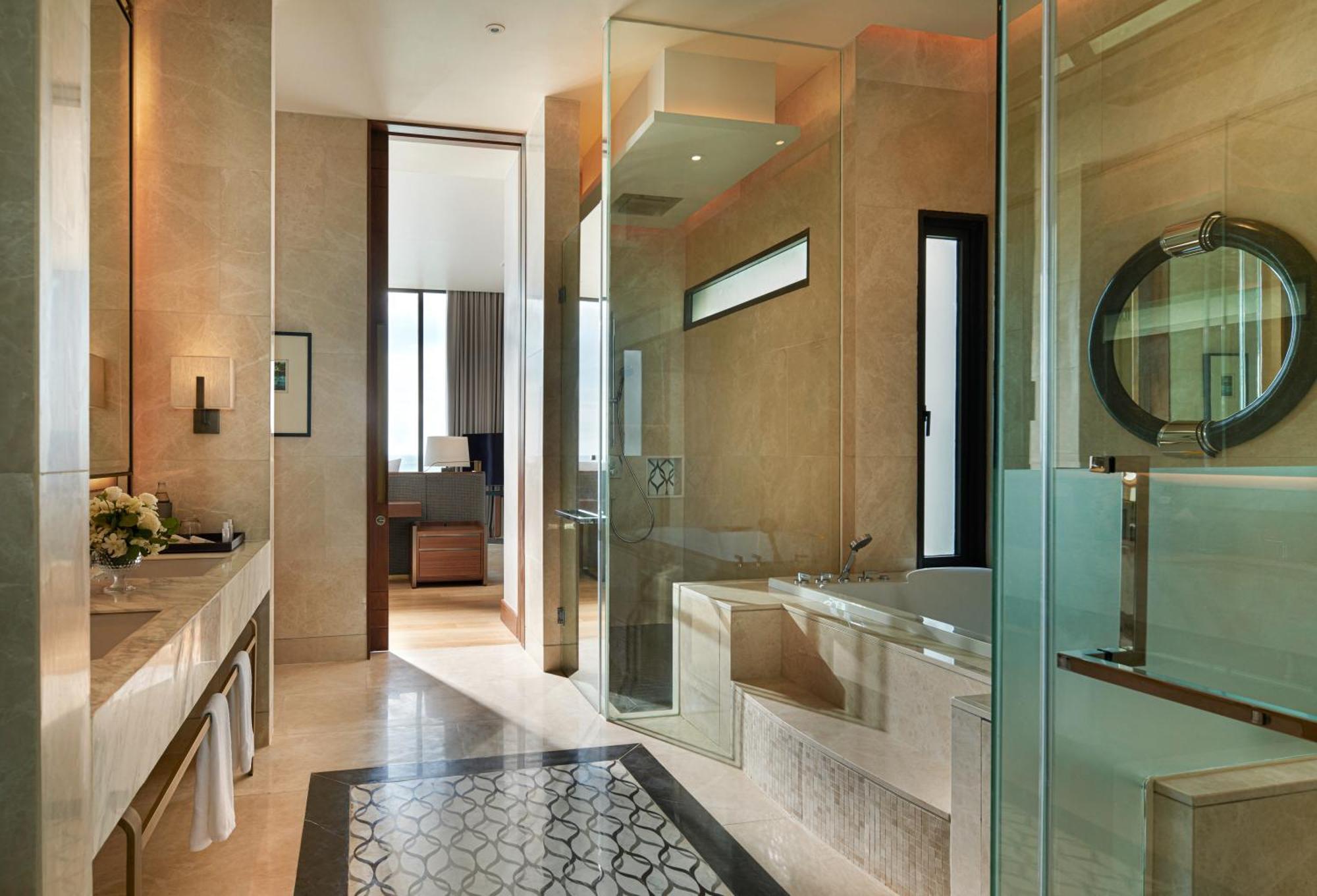 Four-Bedroom King Suite Ocean View Infinity Pool Hilltop Cliff