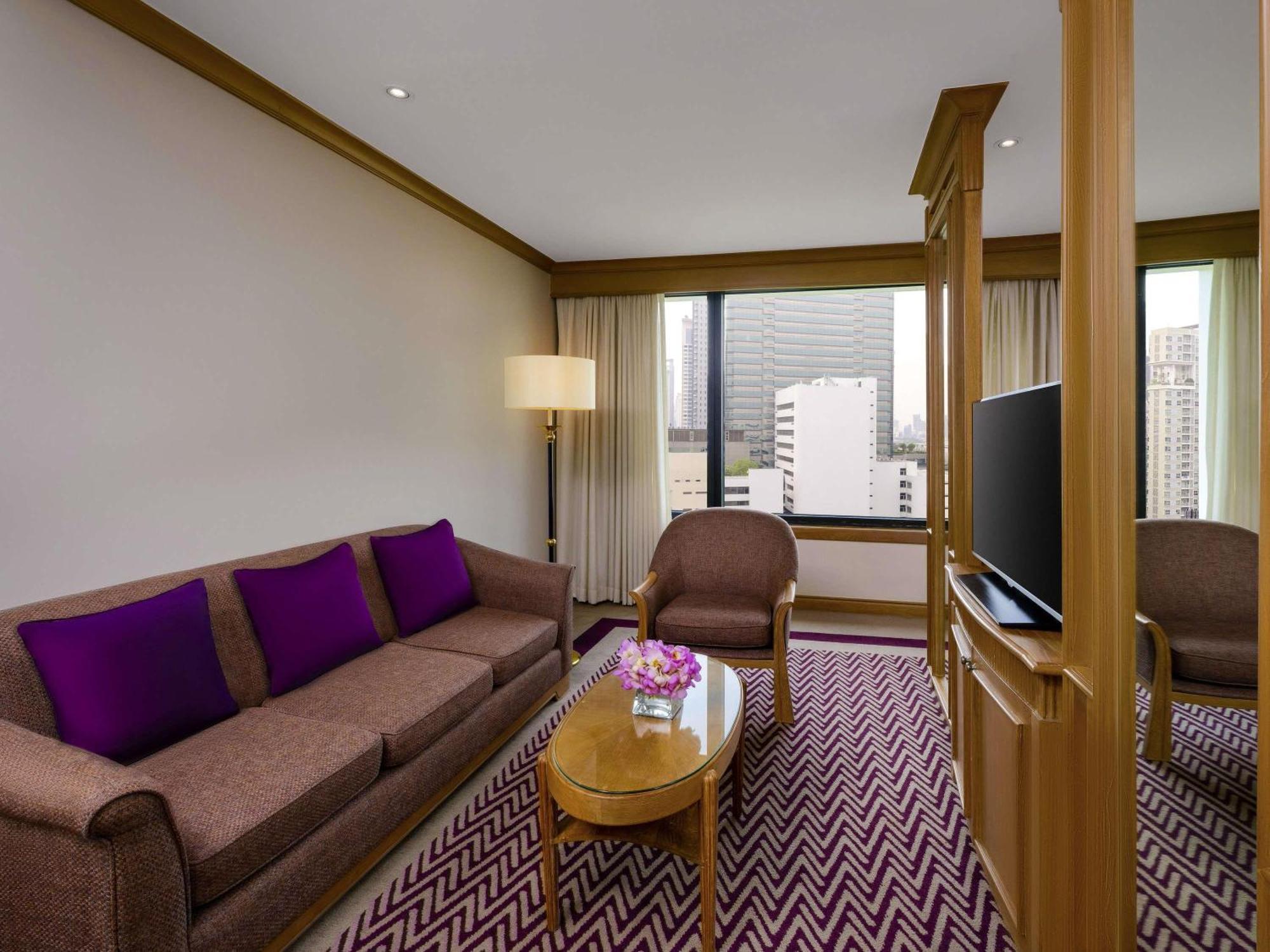 Corner Suite 1 King Bed Executive Lounge Access on Food & Beverages,1742602790:JPEG