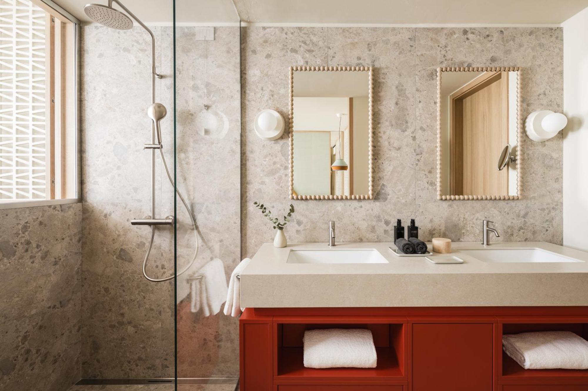 Suite con 2 Camere da Letto e Balcone