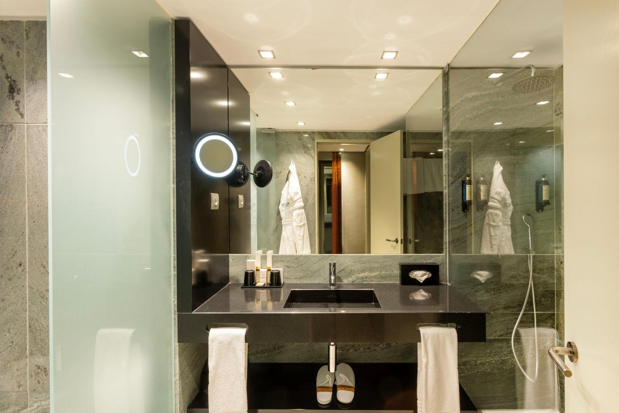 Deluxe Queen Room,1756392907:JPEG