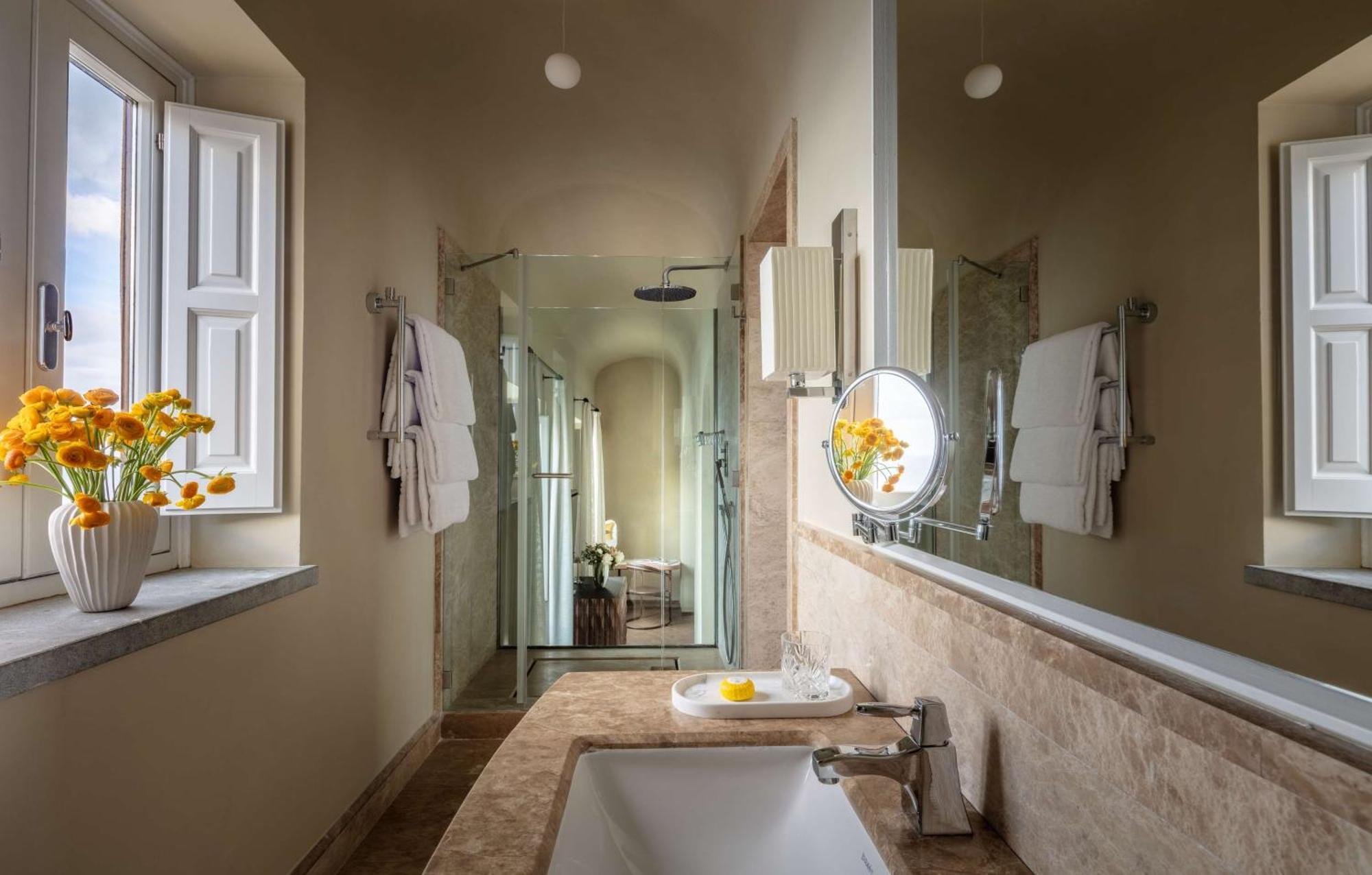 Junior suite Sea View with Terrace and Jacuzzi with Extra Bed (2 Adults + 2 Child)