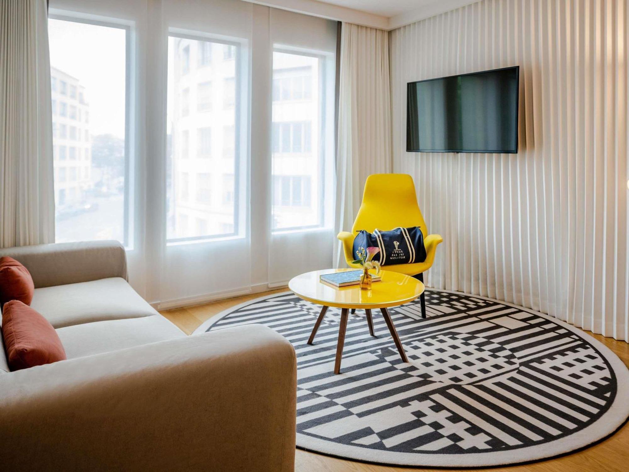 Suite Queen Large con Area Salotto e Vista
