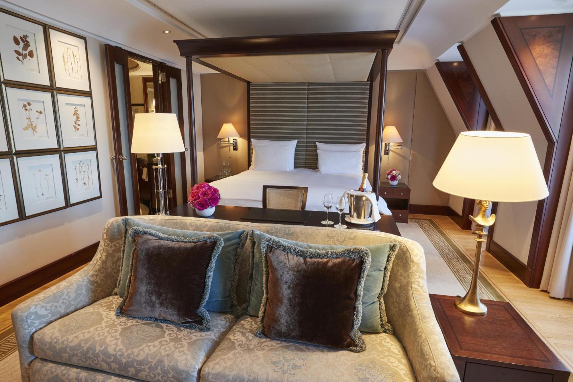 Junior Suite Brandenburg Gate,1765839331:JPEG