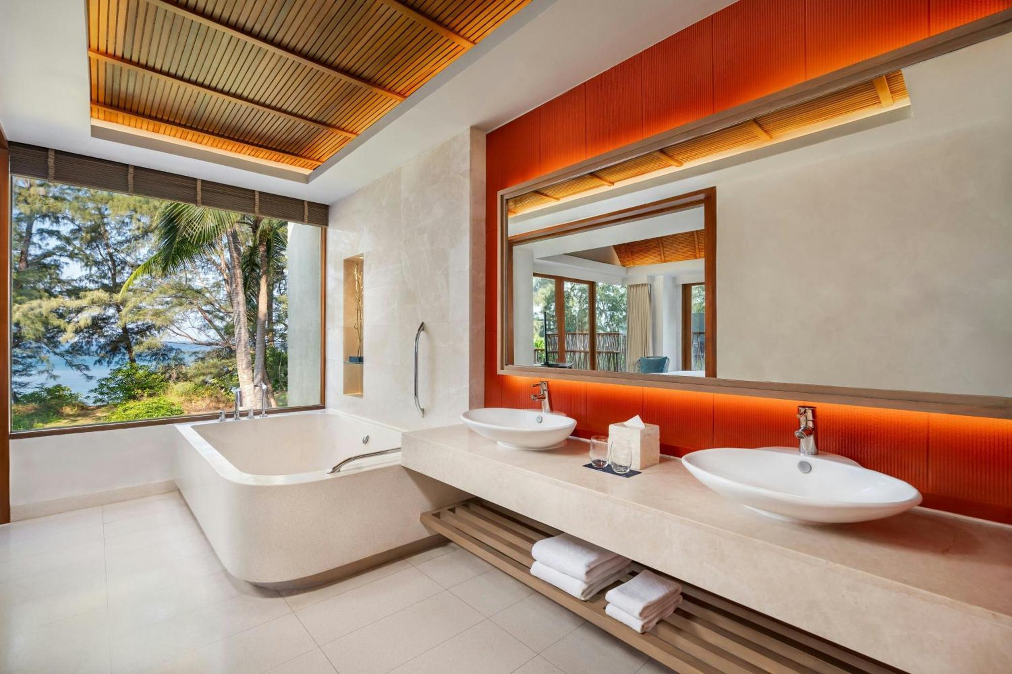 Oceanfront Three-Bedroom Villa Private Pool Newly Renovated
