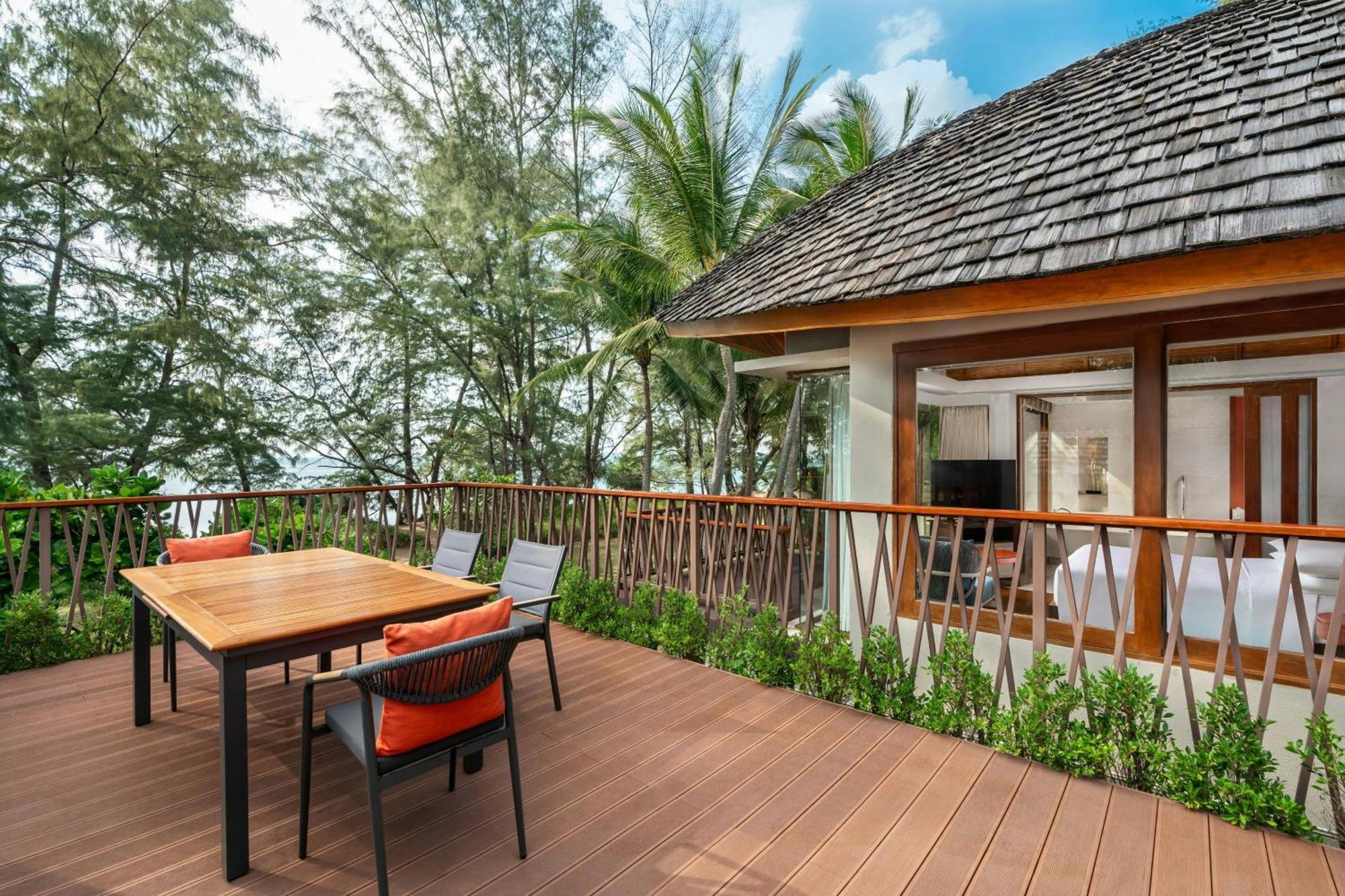 Oceanfront Three-Bedroom Villa Private Pool Newly Renovated
