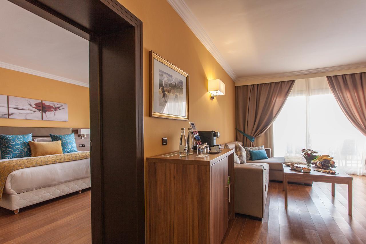 Prestige Suite Jaccuzi Two Double Rooms Pool View