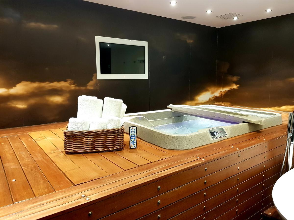 Drop Dead Gorgeous Splash Suite,653944323:JPEG