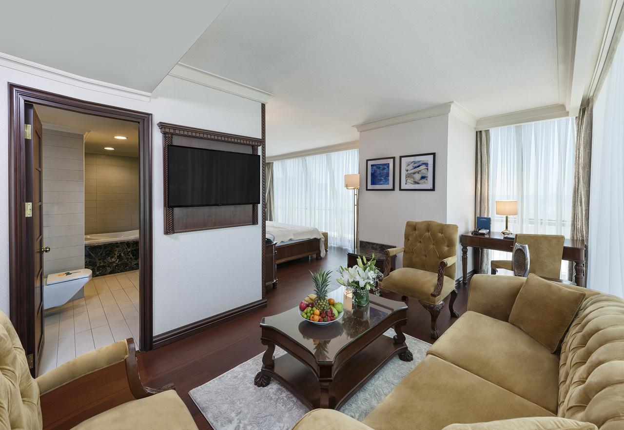 Suite with Queen Size Bed,661483137:JPEG