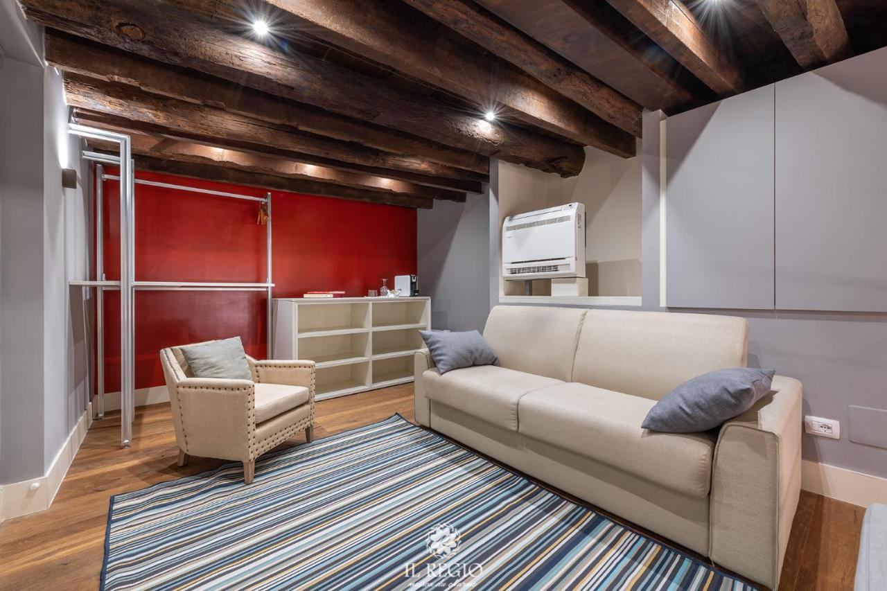 Suite with Hot Tub,976559896:JPEG