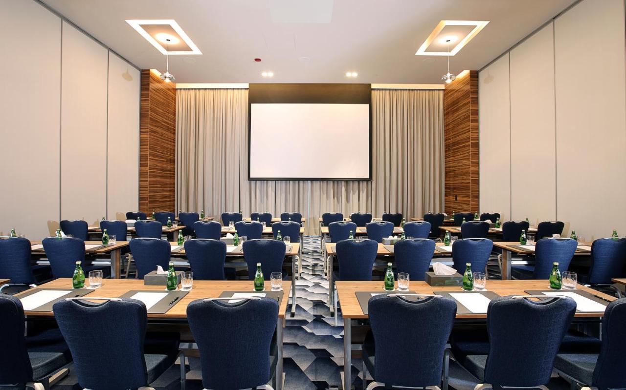 Executive Suite - Complimentary Luxury Transfers to Jumeirah Beach and Mall of Emirates,1288410187:JPEG