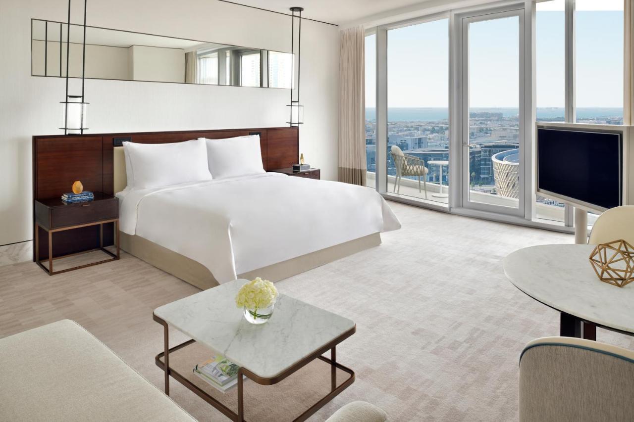 Junior Suite - Accesso Esclusivo alla Piscina Infinity al 54° Piano e al Club Lounge