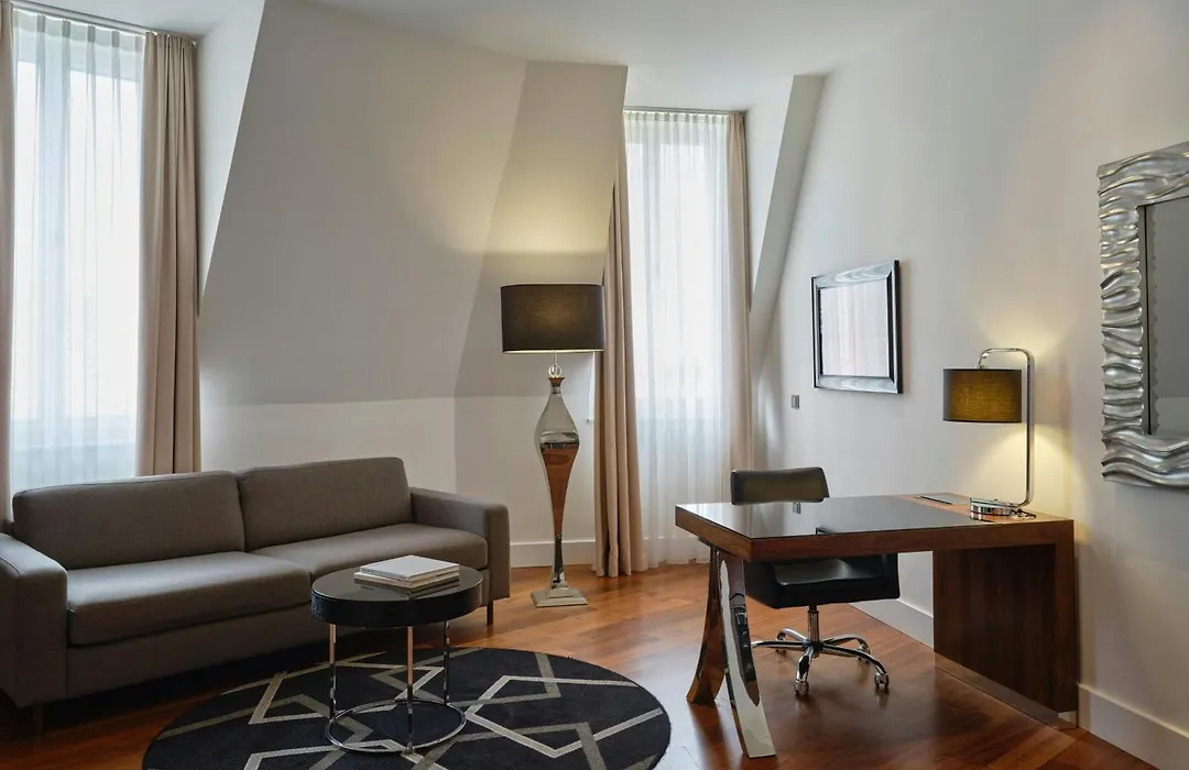 Roomers Berlin Steinplatz, Autograph Collection-1