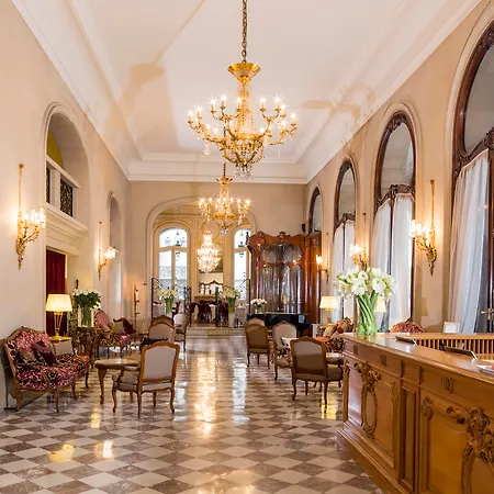 Hotel Regina Louvre-3